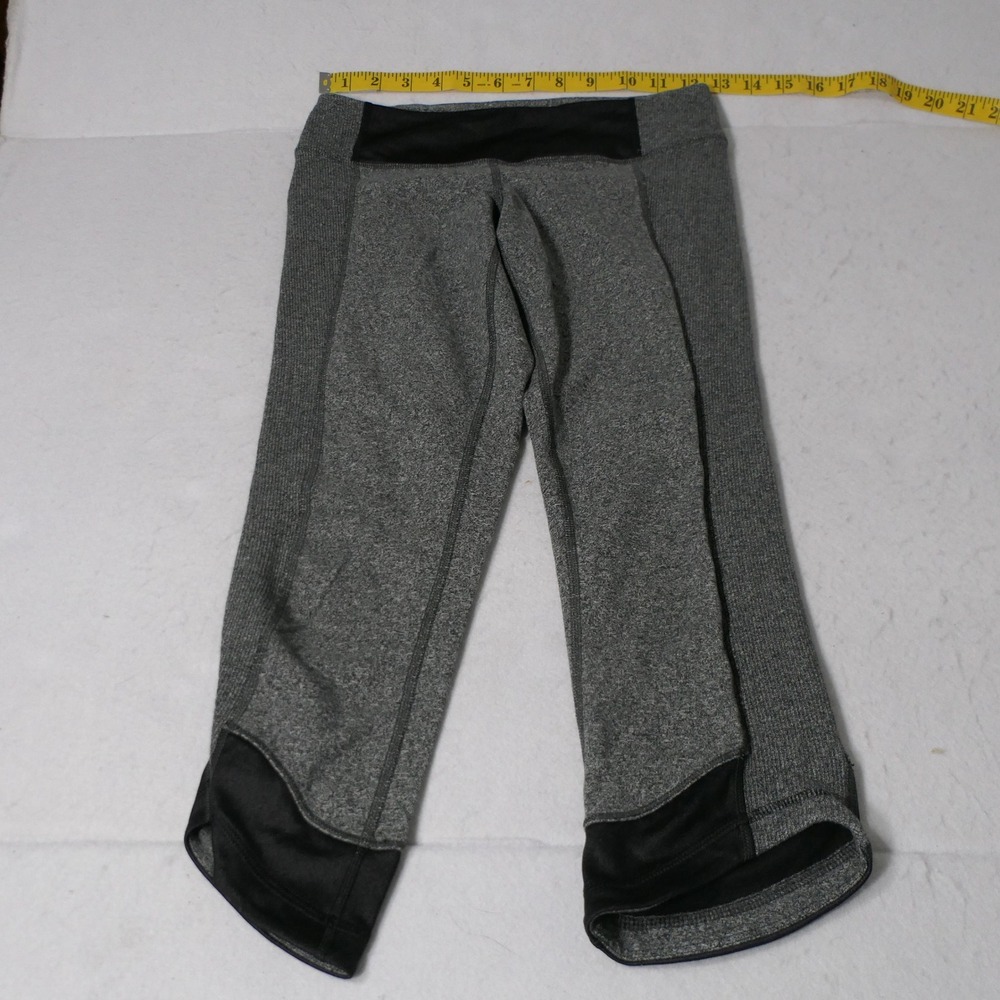 Lululemon Womens Crop Leggings 4 Gray Black Athletic Yoga Capri‎ Running Fitness